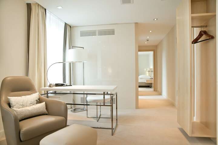 Room 8 of 33
