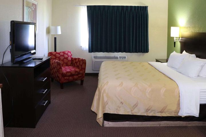 1 Queen Bed Mobility and Hearing Accessible (2 of 5)