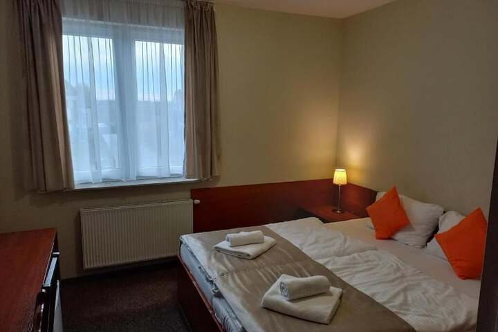 Room 2 of 35