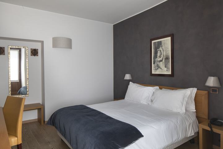 Room 5 of 23