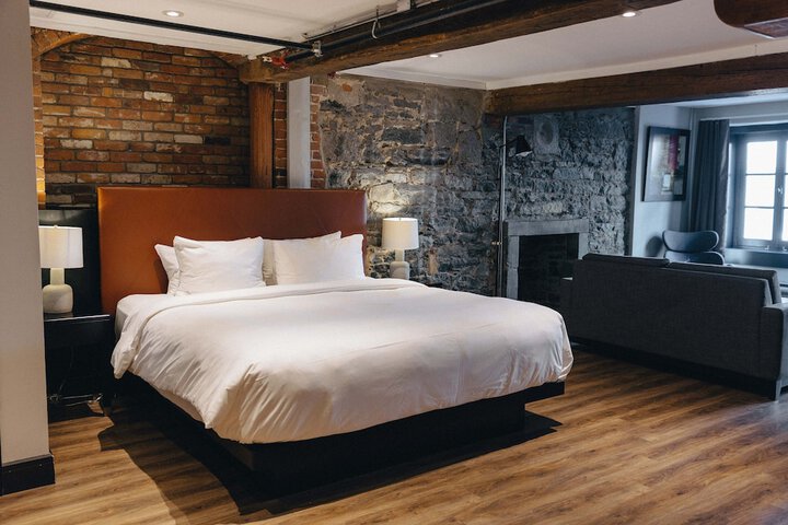Room 3 of 93