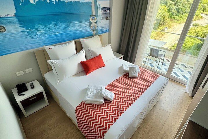 Room 18 of 191