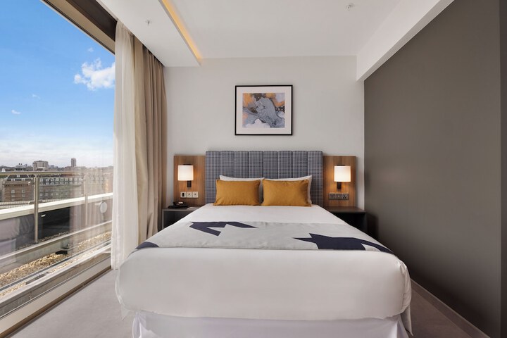 Room 38 of 106