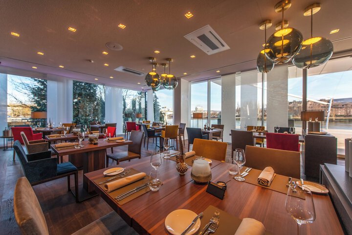 Dining 62 of 98