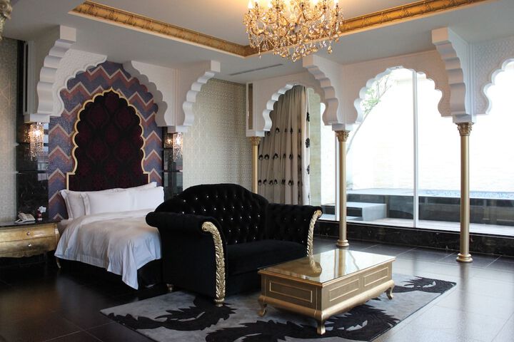 Room 5 of 53
