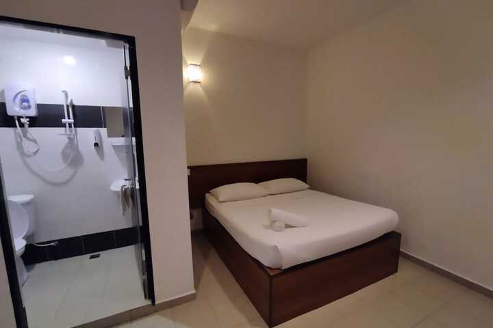 Room 6 of 33