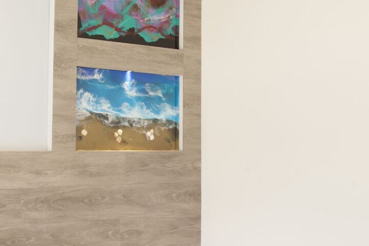 Room 4 of 103