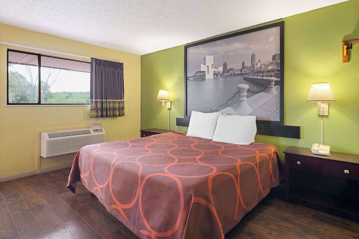 1 King Bed (8 of 16)