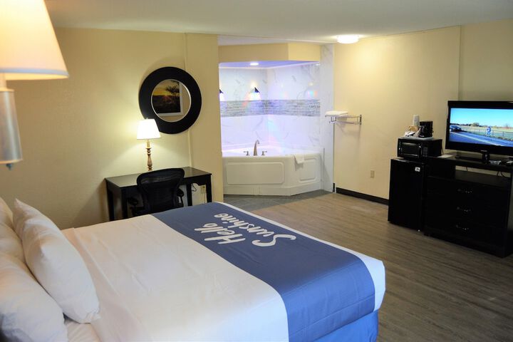1 King Bed (12 of 17)