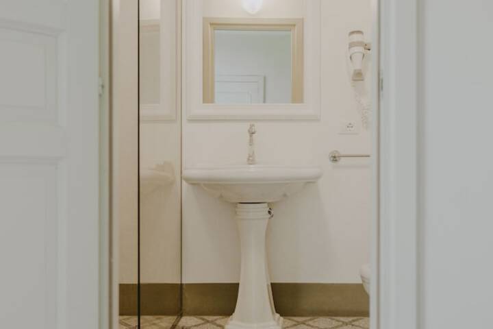 Room 125 of 181