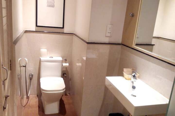 Room 12 of 20