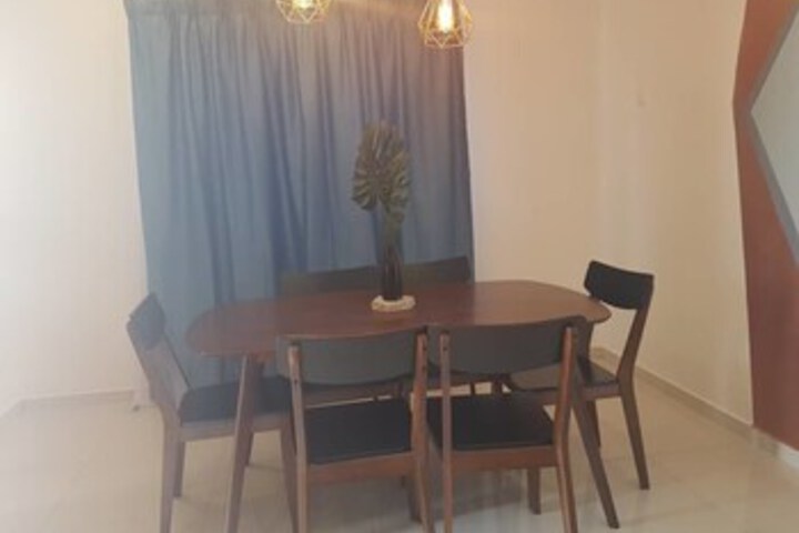 Room 4 of 8
