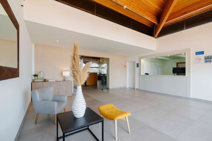 Entrance & Lobby