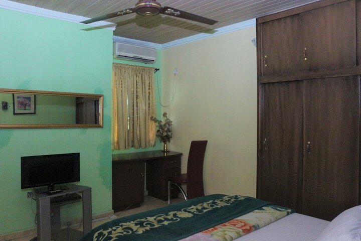 Room 14 of 25