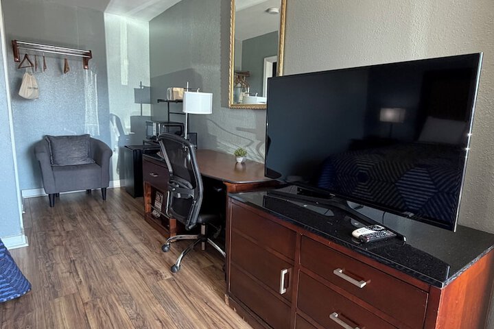 Room 17 of 34