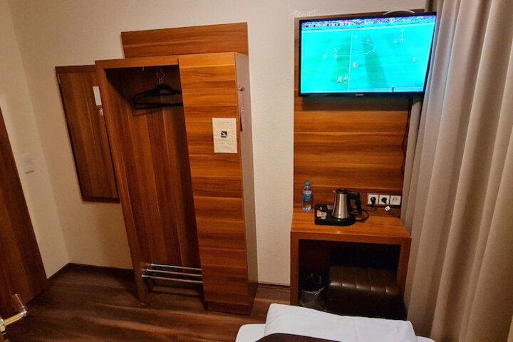 Room 18 of 50