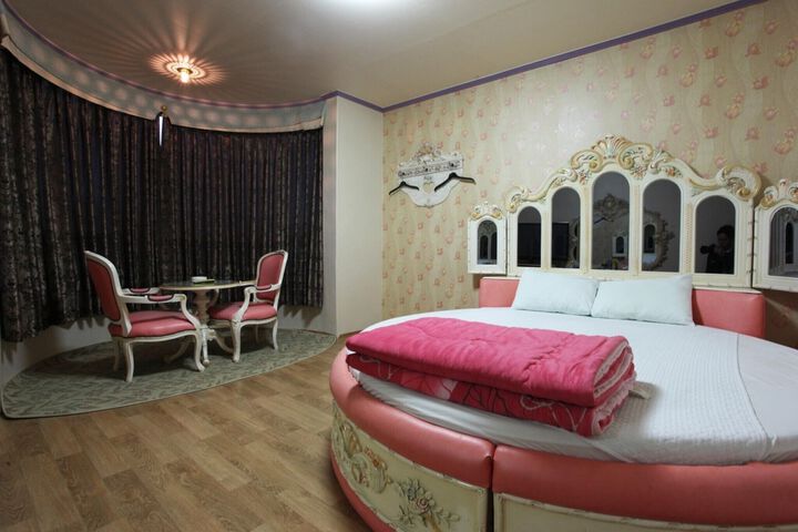 Room 57 of 79