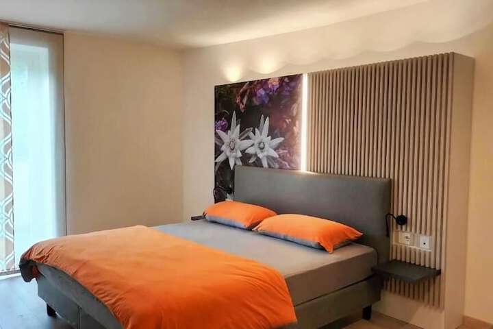 Room 13 of 27