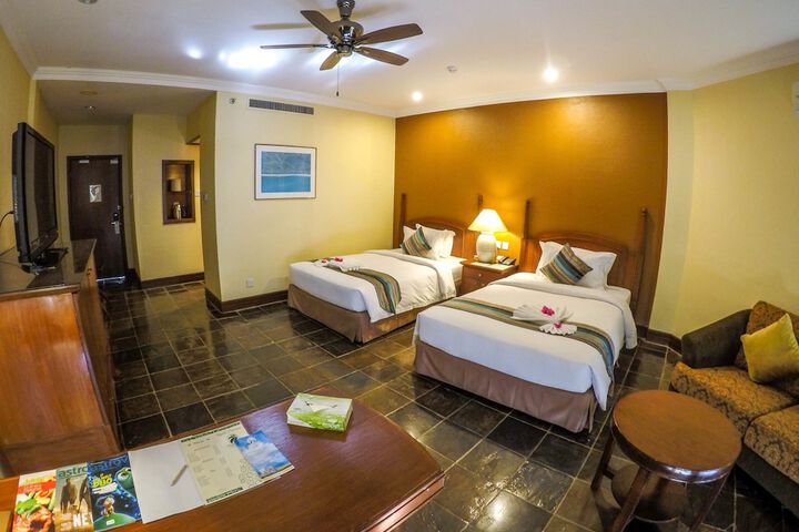 Room 3 of 99