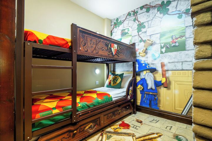 Room 16 of 83