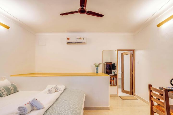 Room 52 of 153