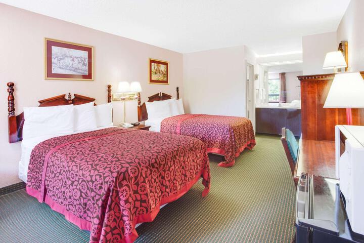 2 Double Beds (10 of 11)