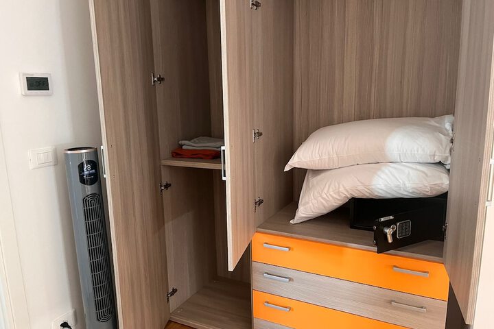 Room 32 of 71