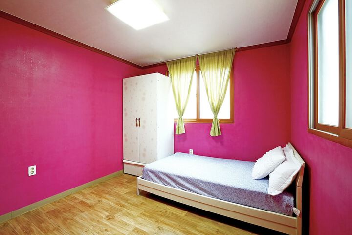 Room 100 of 111