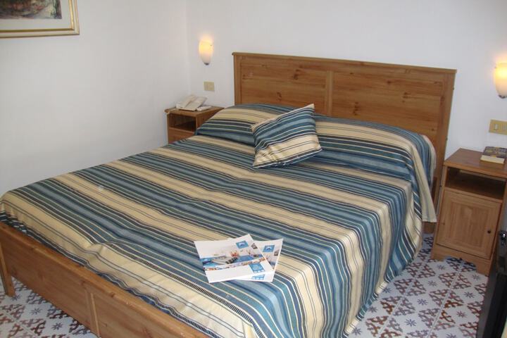 Room 5 of 36