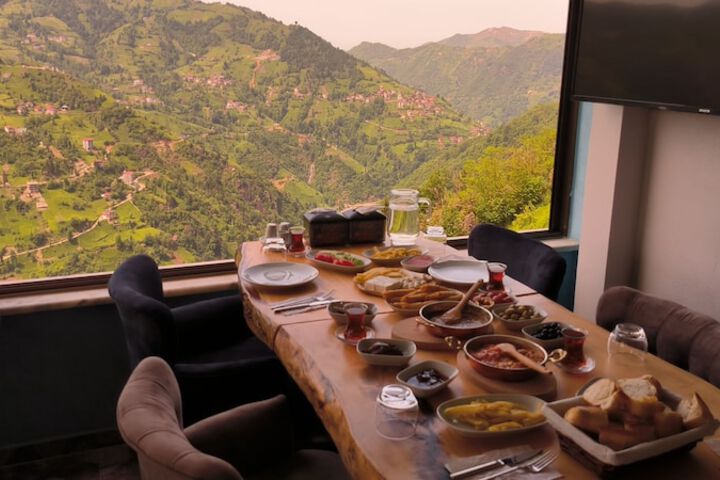 Dining 16 of 16