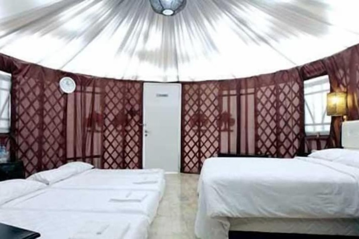Room 6 of 34