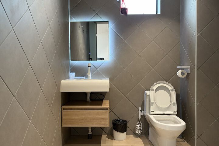 Room 48 of 71