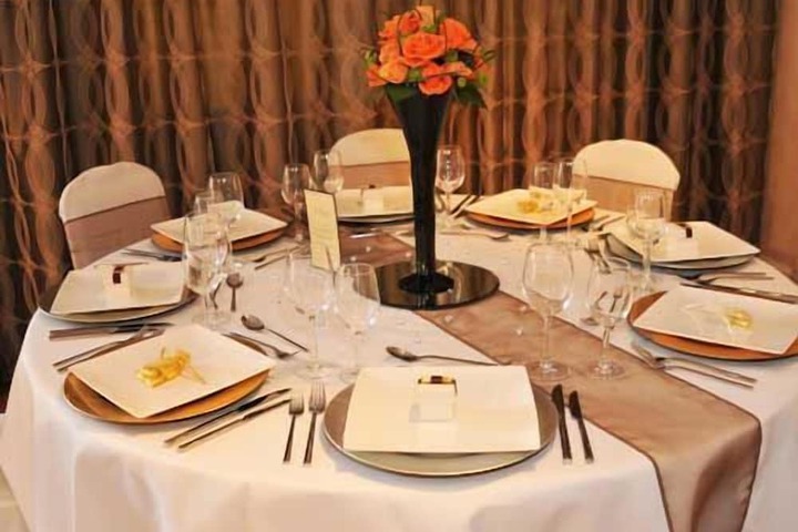 Dining 48 of 64