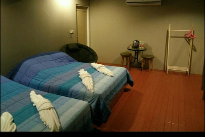 Room 3 of 35