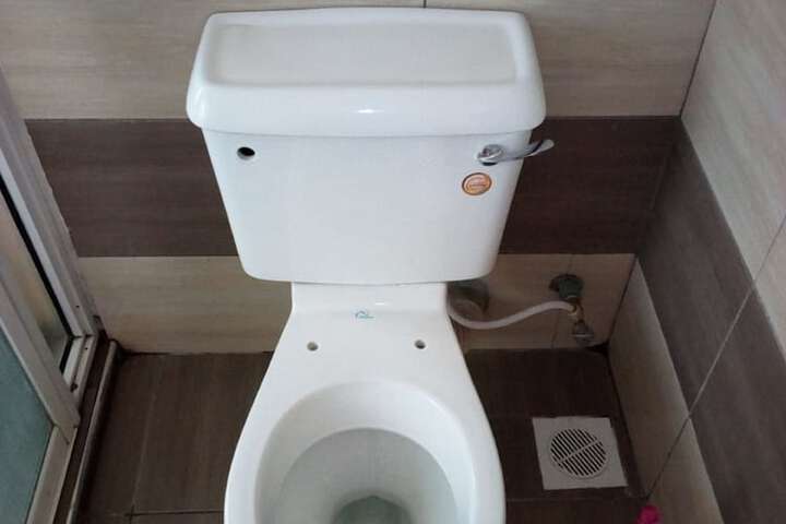 Room 6 of 18