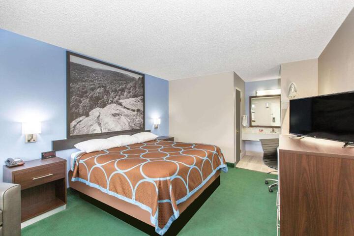 1 King Bed (6 of 9)