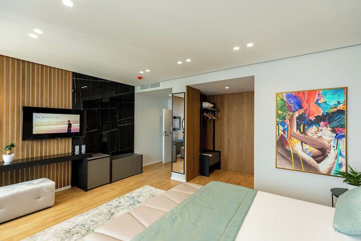 Room 19 of 107