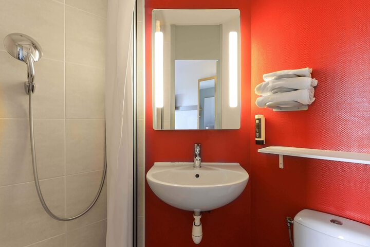 Room 14 of 21