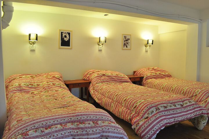 Room 10 of 104