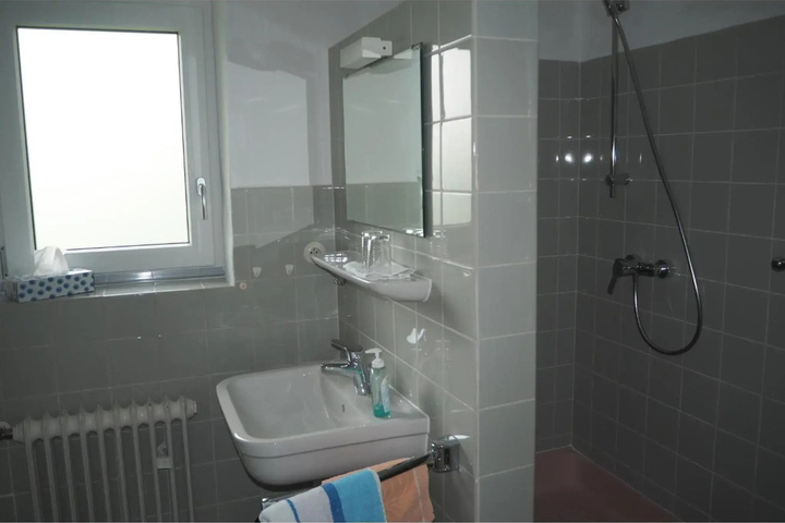 Room 8 of 14