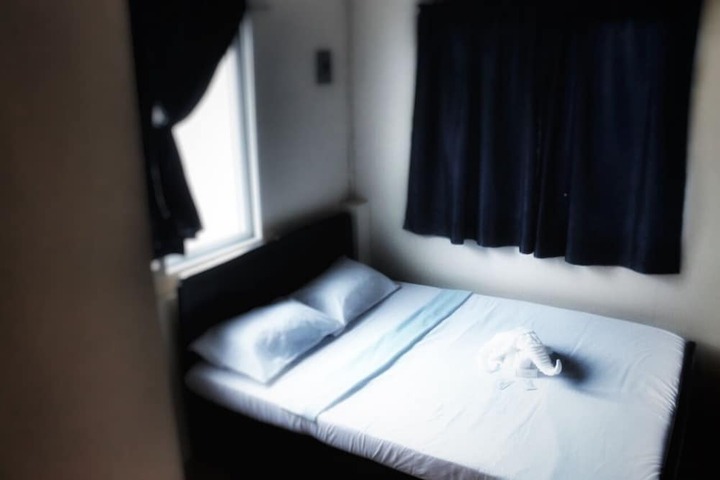 Room 4 of 16