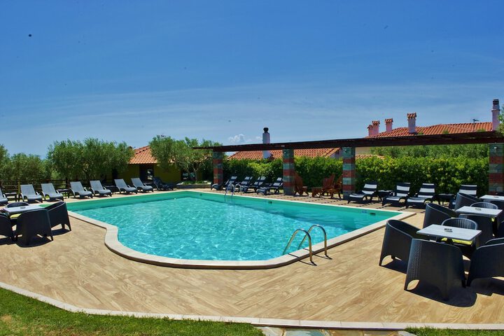 Pool 15 of 63