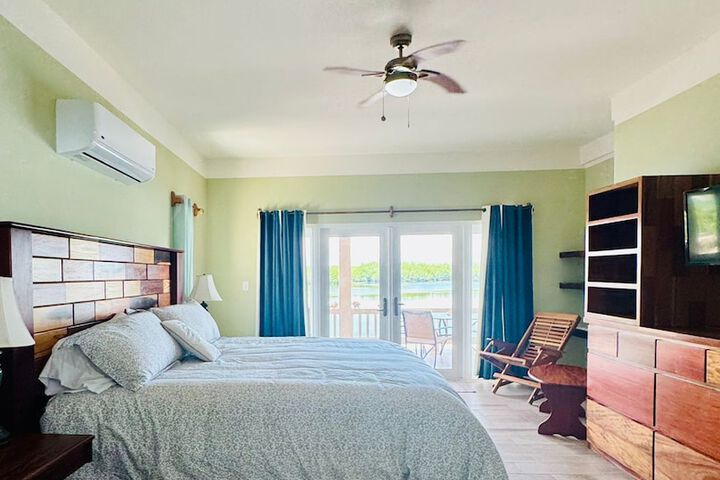 Room 28 of 221