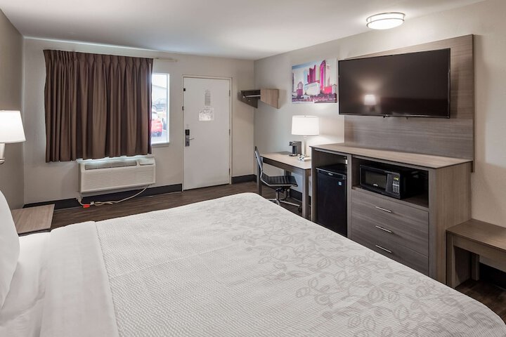 1 King Bed (6 of 11)