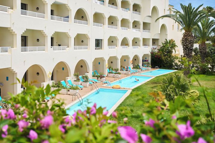 Hotel Exterior 47 of 47