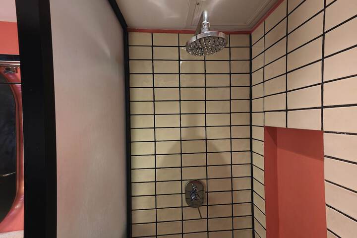 Room 33 of 69