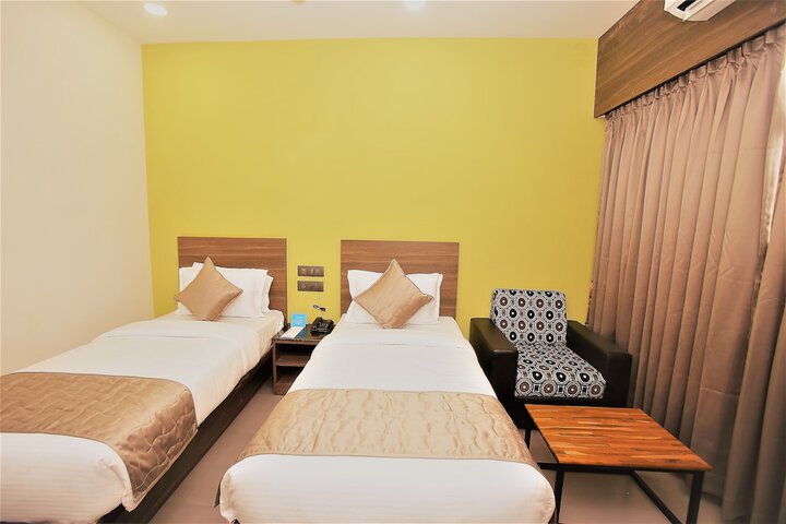 Room 9 of 25