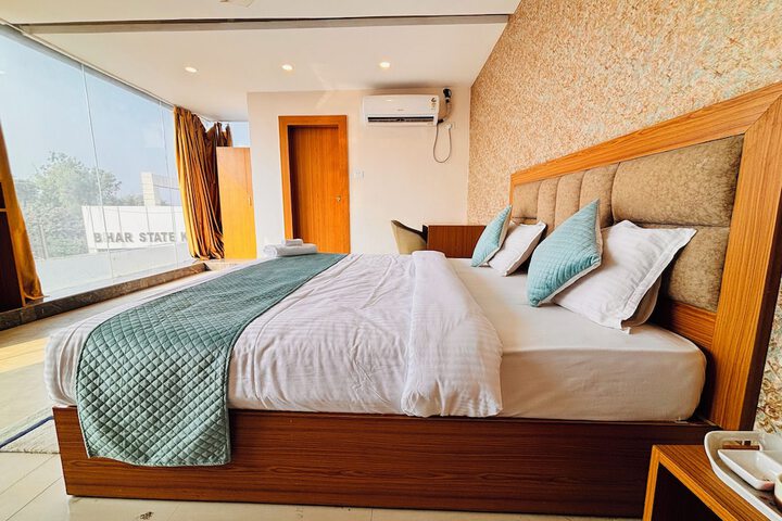 Room 15 of 36
