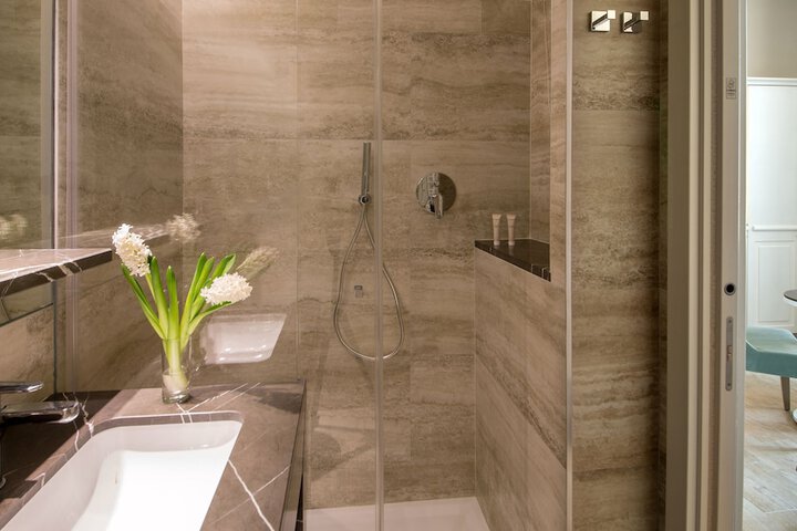Room 42 of 70