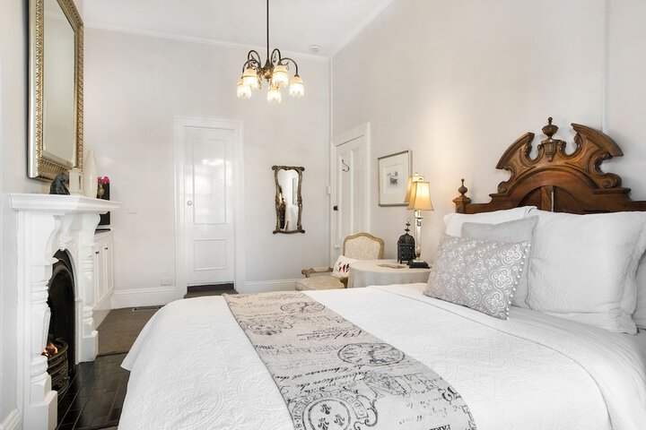 Room 4 of 120